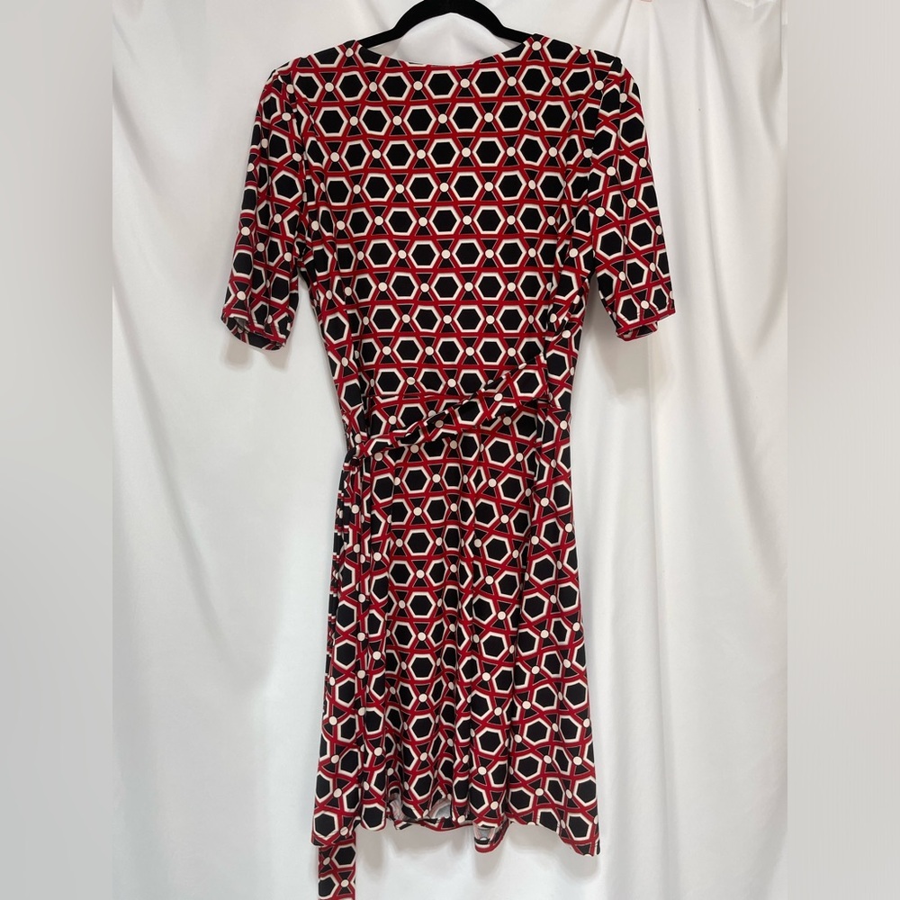 Geometric Patterned Dress - Red and Black R&K short sleeve stretchy size 10 - Picture 9 of 17